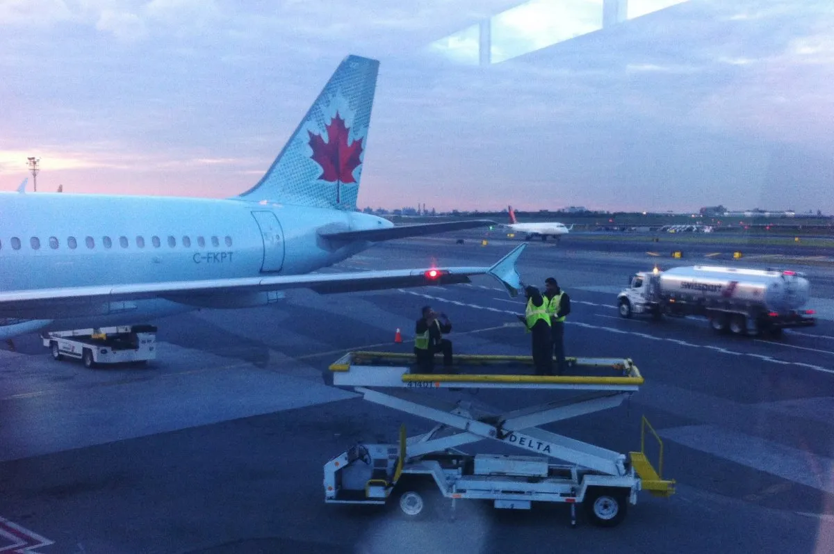 air canada plane crash laguardia airport — ZA news