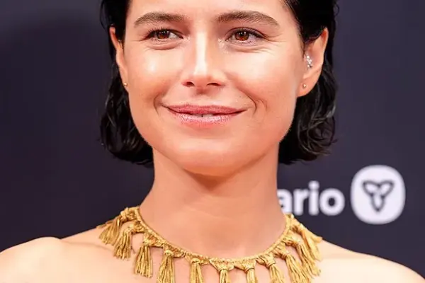 jessie buckley — ZA news