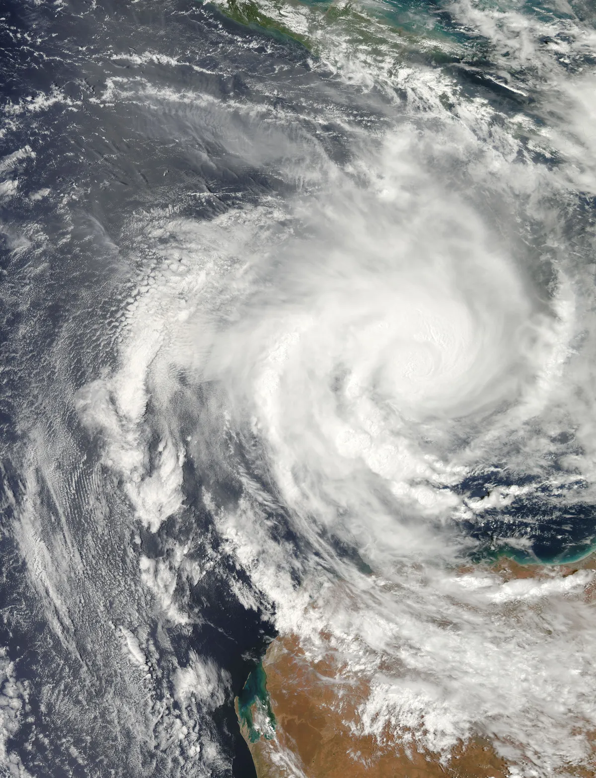 tropical cyclone narelle red sky — ZA news