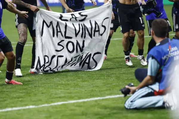 White House defends Argentina team over Falklands banner